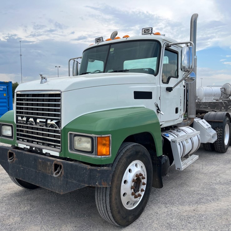 2018 MACK CHU613 DAYCAB