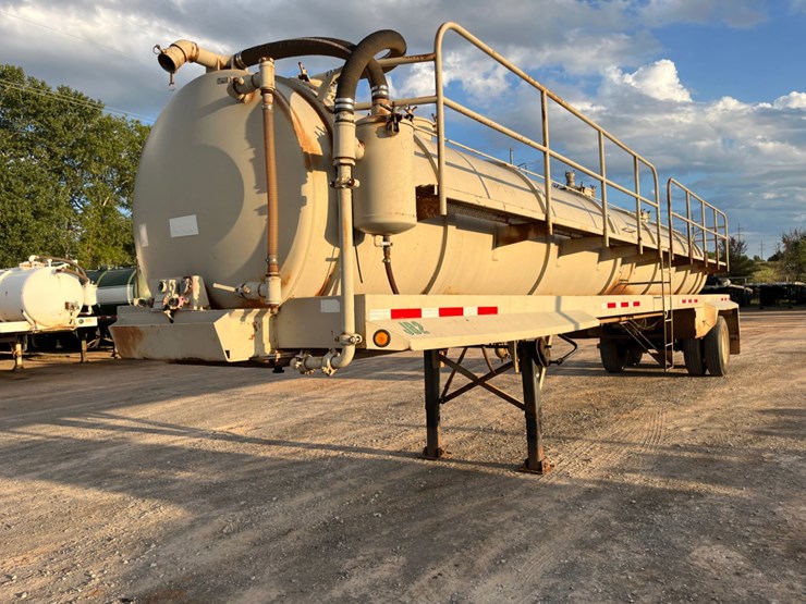 2006-v.e.-enterprises-130-bbl-steel-vacuum-trailer-image-1