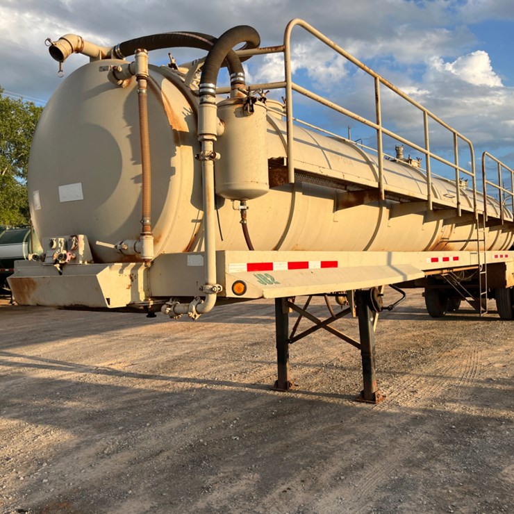 2006 V.E. ENTERPRISES 130 BBL STEEL VACUUM TRAILER