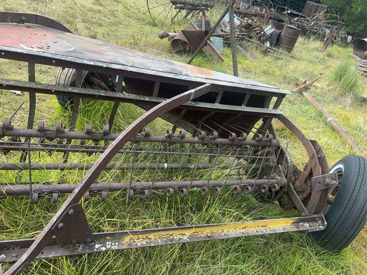 side-delivery-hay-rake-image-28