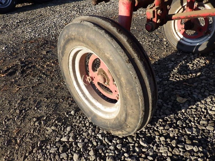 mccormick-farm-all-100-row-crop-tractor-image-15