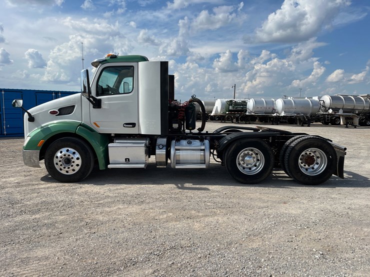 2016-peterbilt-579-image-8