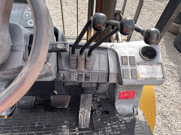 #1002-•-2015-cat-forklift-(offsite-in-la-union,-nm)-image-7