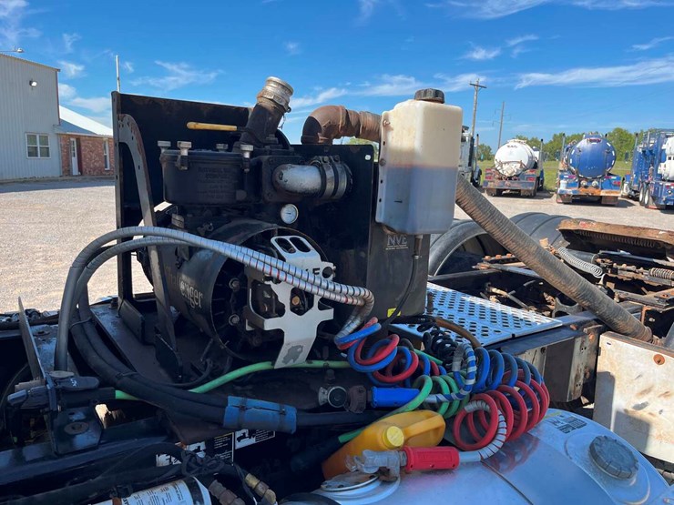 2018-kenworth-t880-image-18