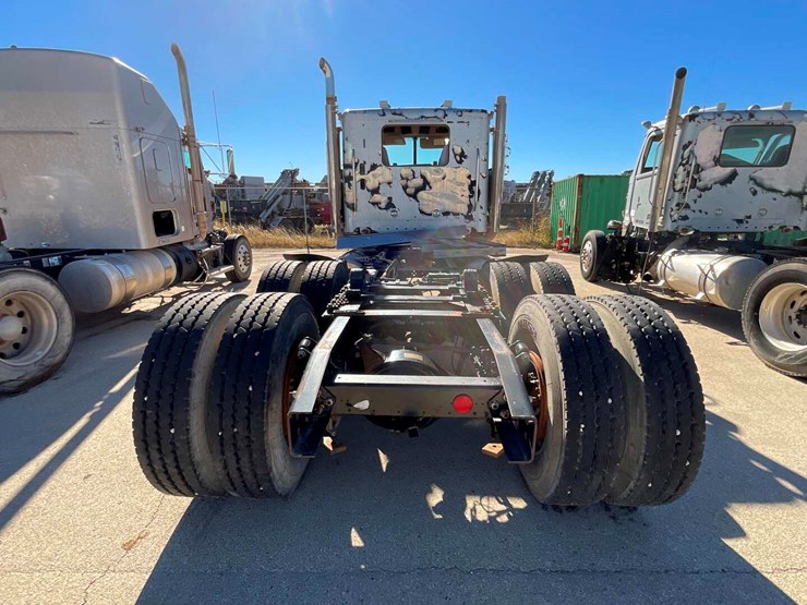 2011-freightliner-cornado-(inoperable)-image-5