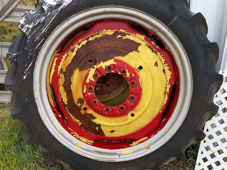 (2)-rear-tires-and-rims-image-2