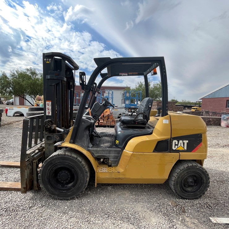 #1002 • 2015 Cat Forklift (Offsite in La Union, NM)