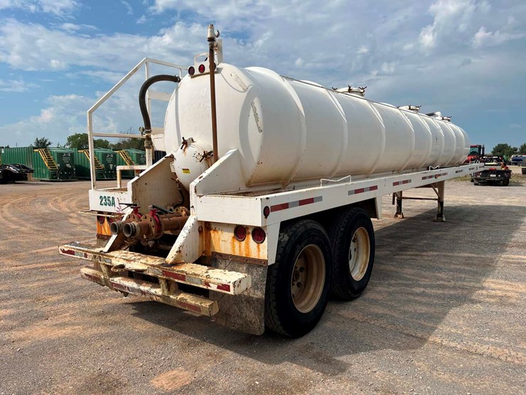 2017-troxel-130-bbl-steel-vacuum-trailer-image-5