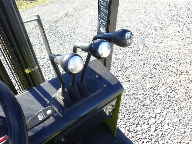 clark-cmp15-forklift-image-18