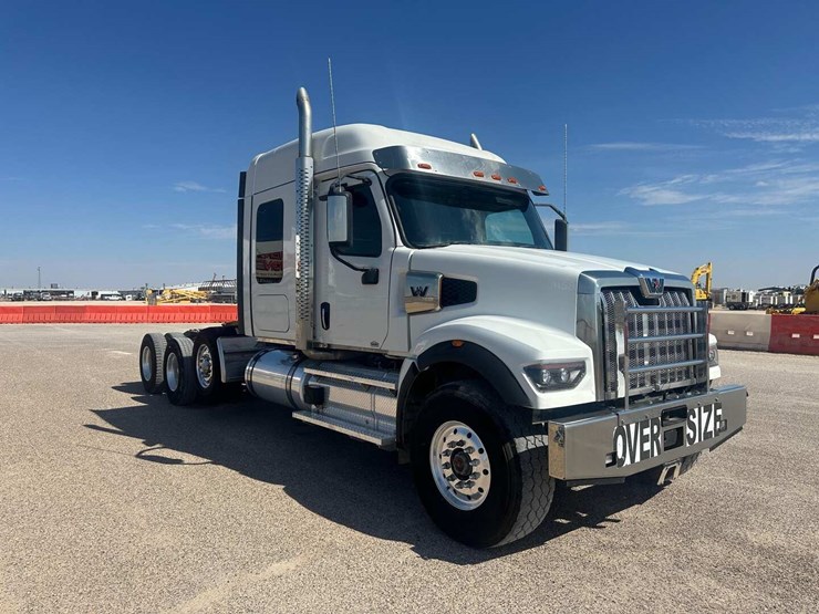 2022-western-star-49x-image-4