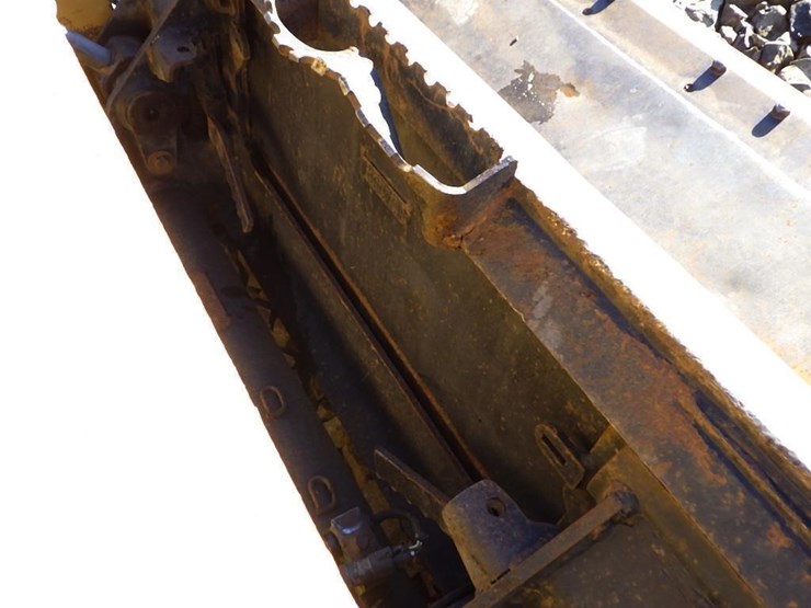 2017-caterpillar-239d-image-10