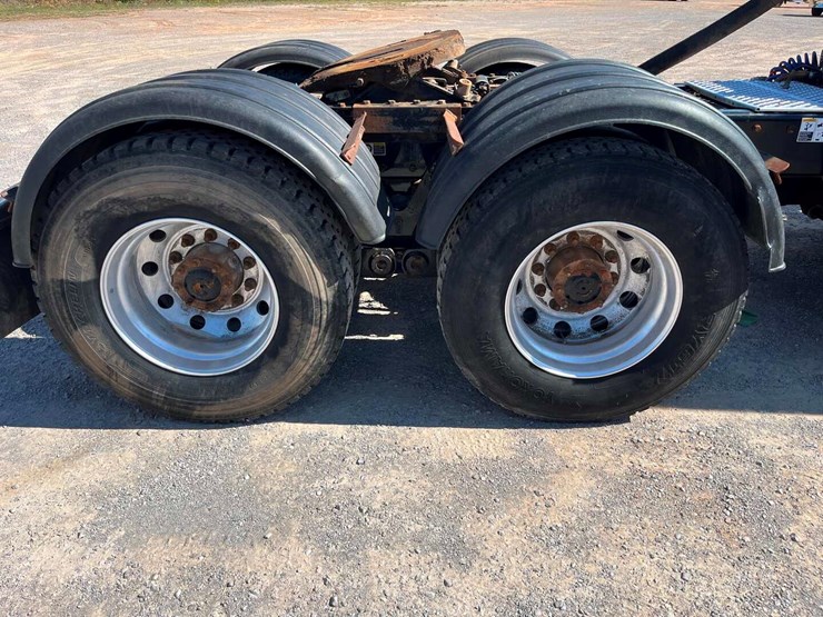 2018-kenworth-t880-image-17
