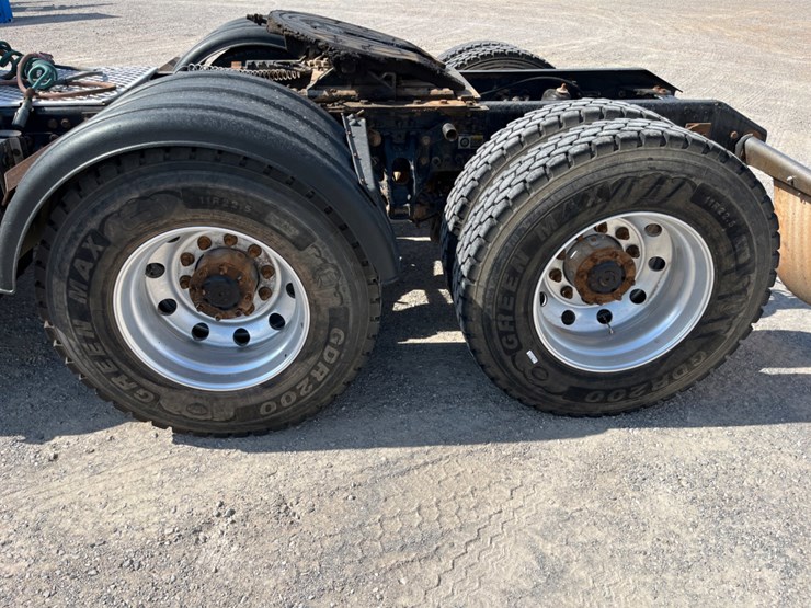 2018-kenworth-t800-image-15
