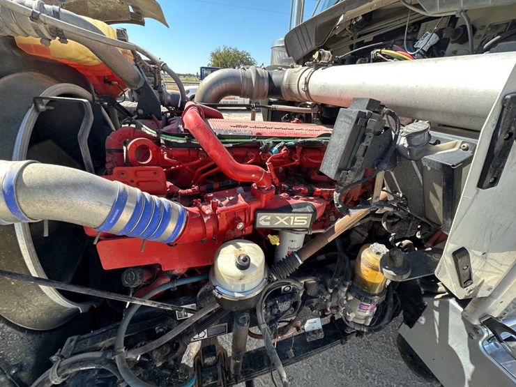 2022-kenworth-w900-image-4