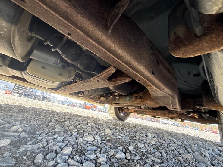 2015-chevrolet-tahoe-image-33