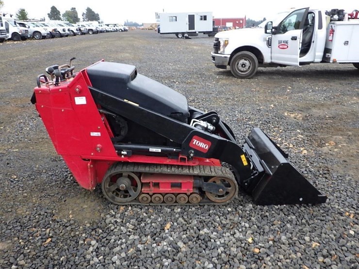 toro-skid-steer-tracked-loader-image-3