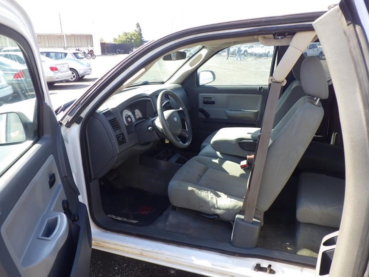 2005-dodge-dakota-image-5