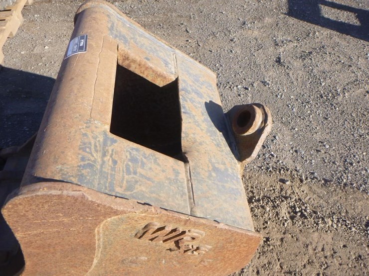 wr-24"-excavator-cleanup-bucket-image-5
