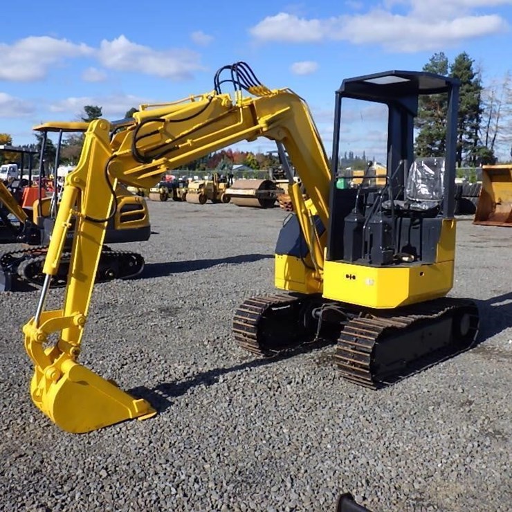 KOMATSU PC28UU