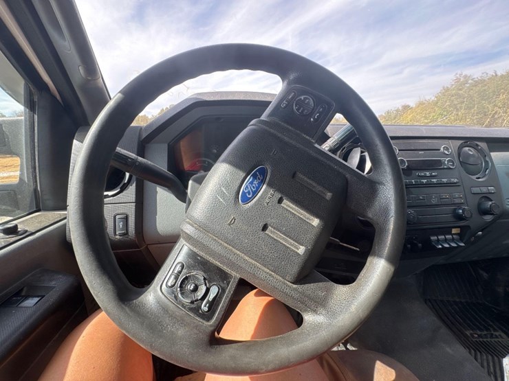 2016-ford-f550-xl-image-30