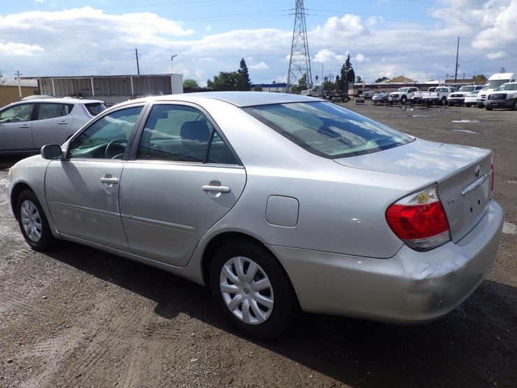 2006-toyota-camry-sedan-image-4