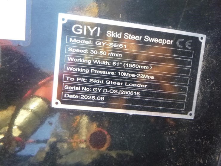 giyi-64"-skid-steer-angle-broom-image-8