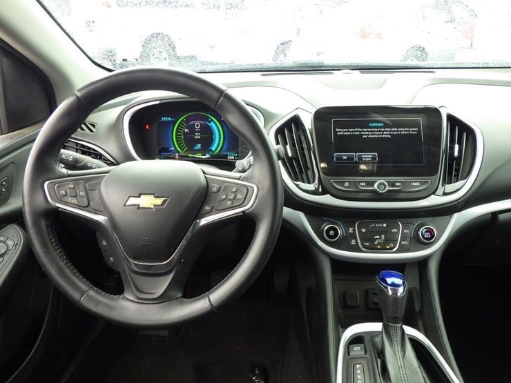 2016-chevrolet-volt-sedan-image-9