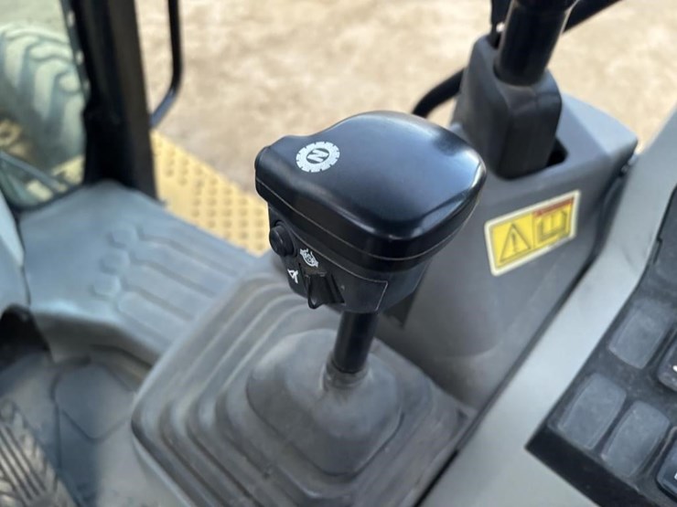 caterpillar-420f2-image-43