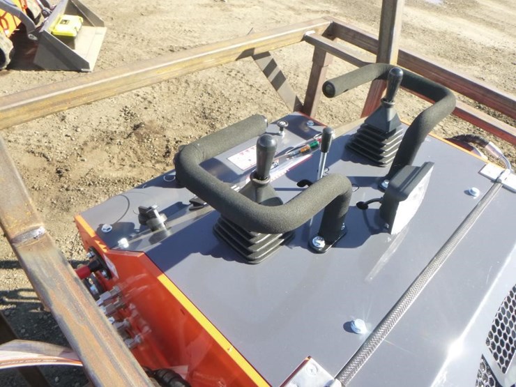 tpm-t460-skid-steer-track-loader-image-15