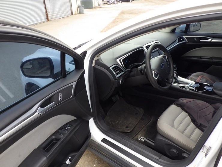 2015-ford-fusion-sedan-image-5