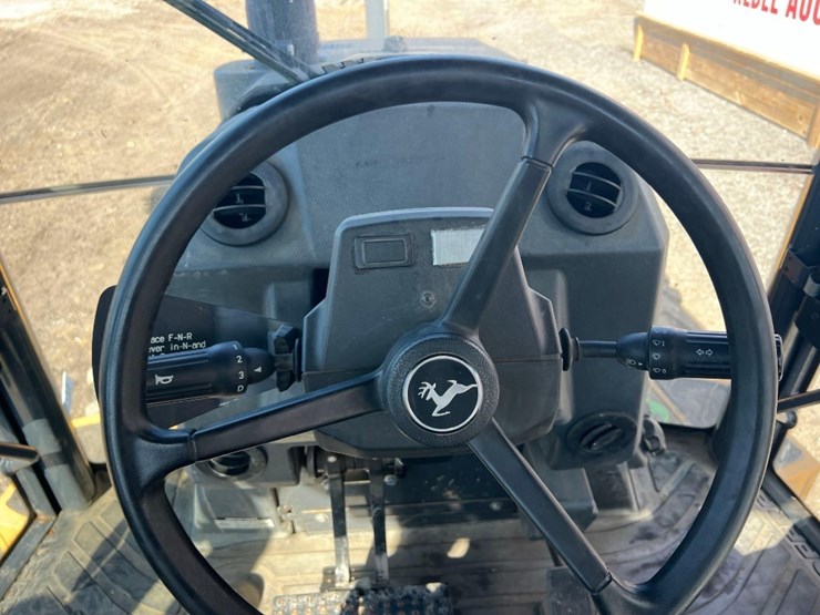 deere-410l-image-34