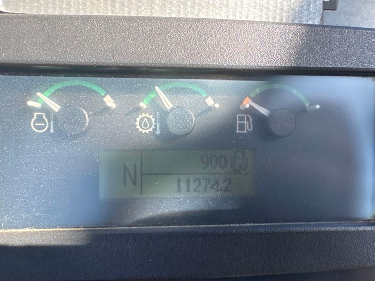 deere-410l-image-28