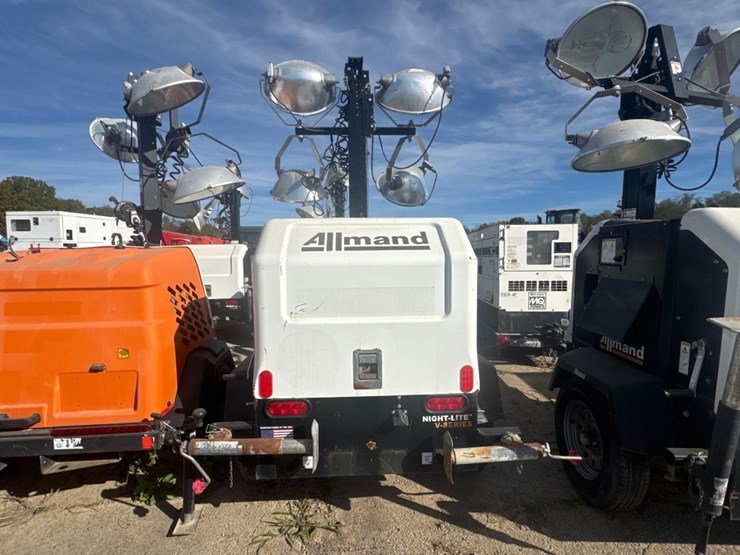 2019-allmand-night-life-v-series-light-plant-image-3