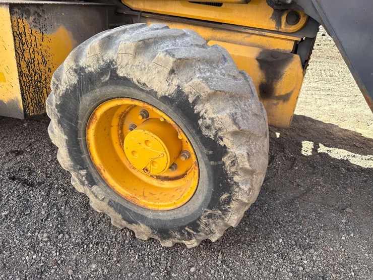 deere-410l-image-11