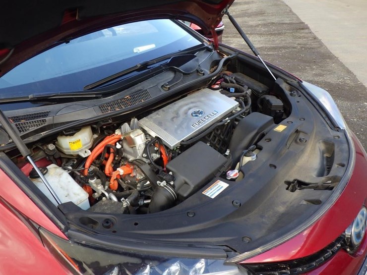 2017-toyota-mirai-sedan-image-11