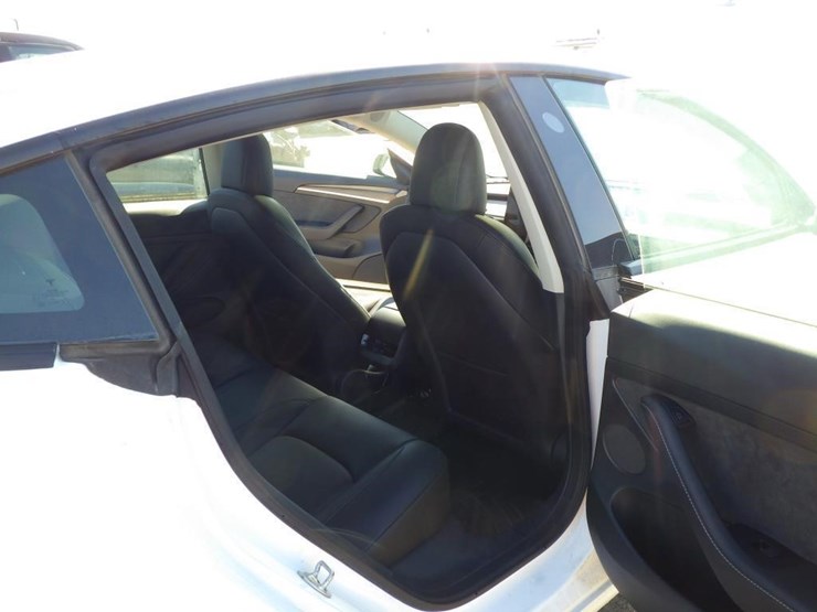 2023-tesla-model-3-sedan-image-7