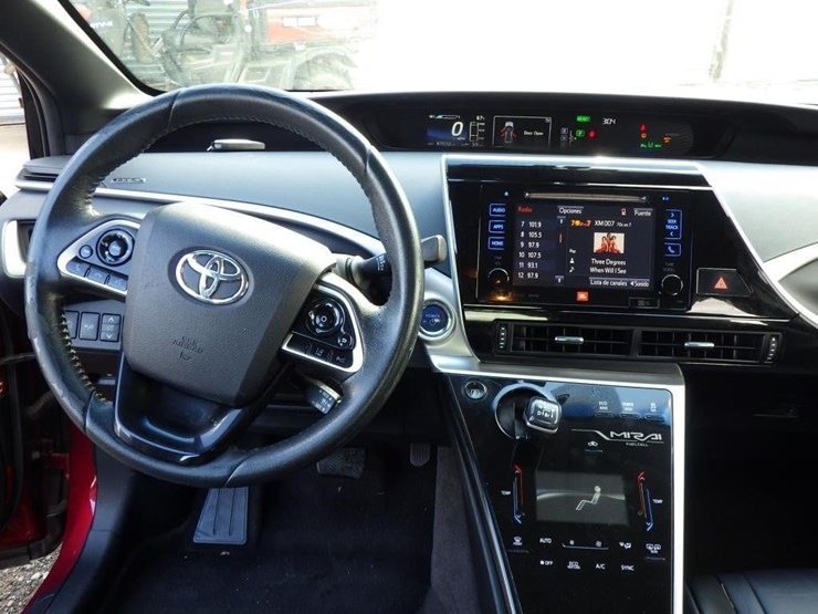 2017-toyota-mirai-sedan-image-9
