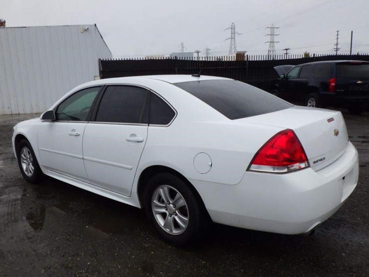 2013-chevrolet-impala-sedan-image-4