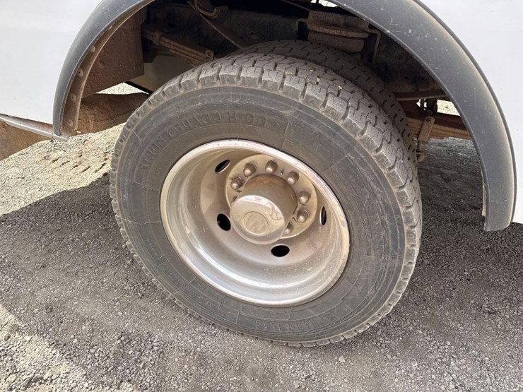 2016-ford-f550-xl-image-12