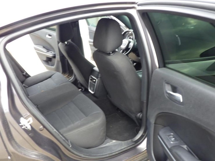 2021-dodge-charger-sedan-image-8