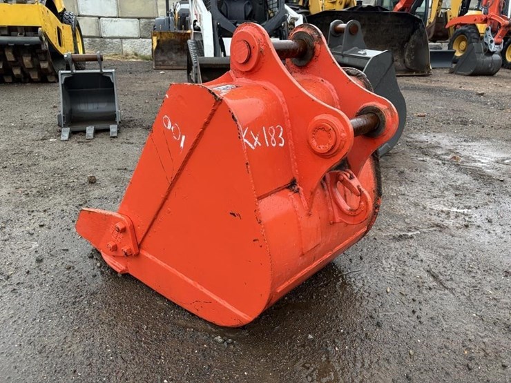 kubota-27"-excavator-bucket-w/teeth-image-4