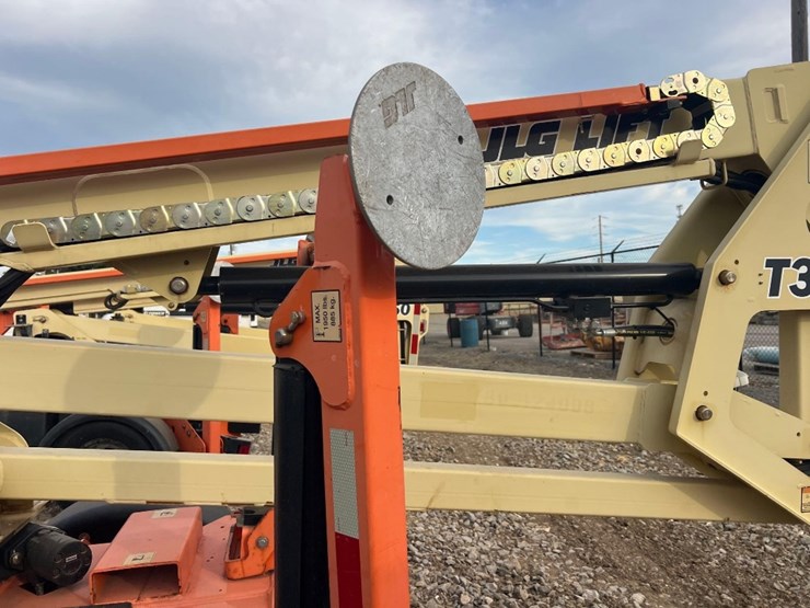 2016-jlg-t350-image-11