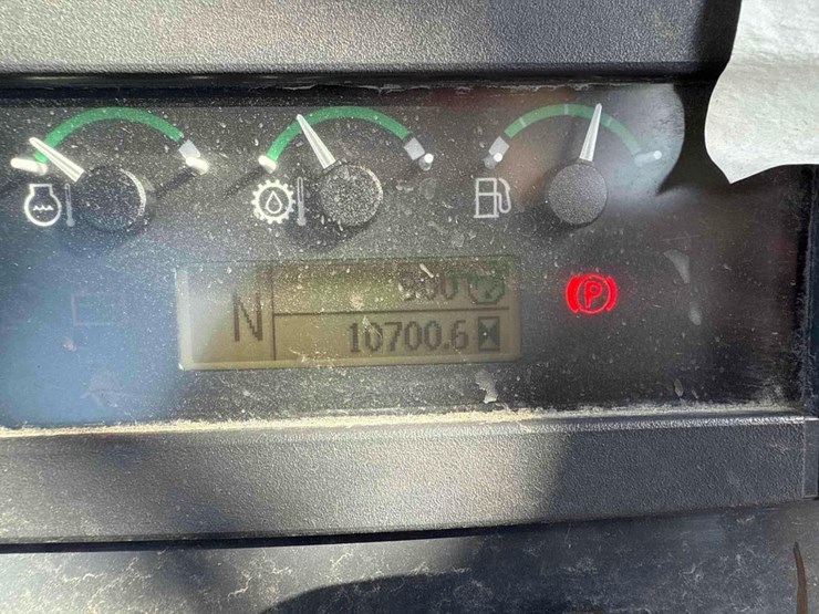 deere-410l-image-30