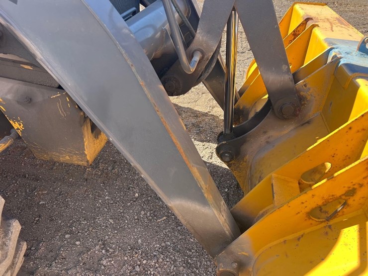 deere-410l-image-29
