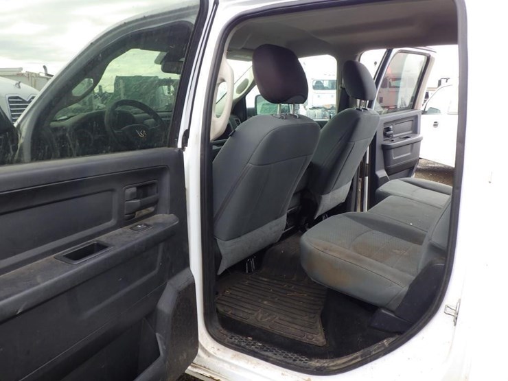 2016-ram-1500-crew-cab-pickup-turck-image-7