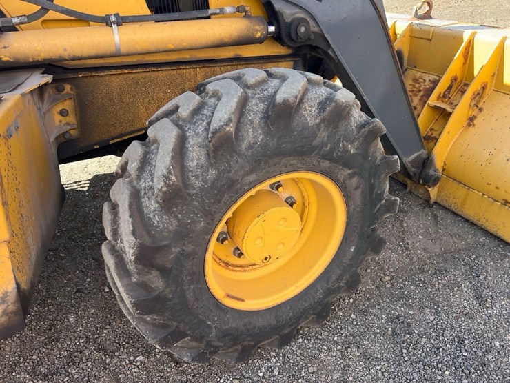 deere-410l-image-12