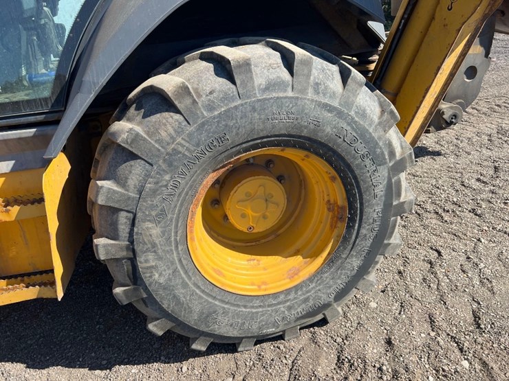 deere-410l-image-10