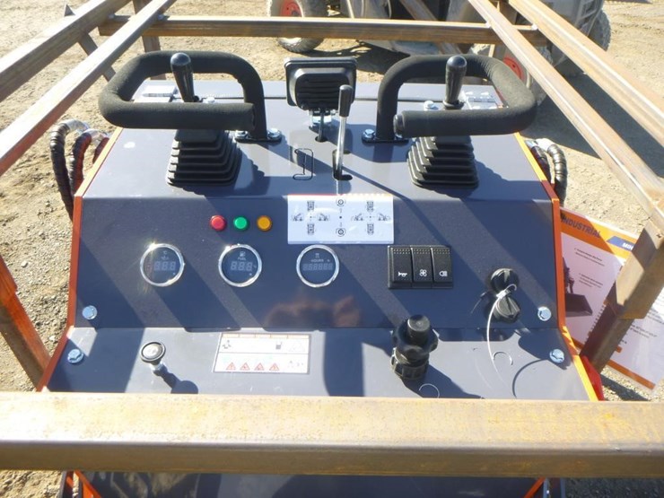 tpm-t460-skid-steer-track-loader-image-13