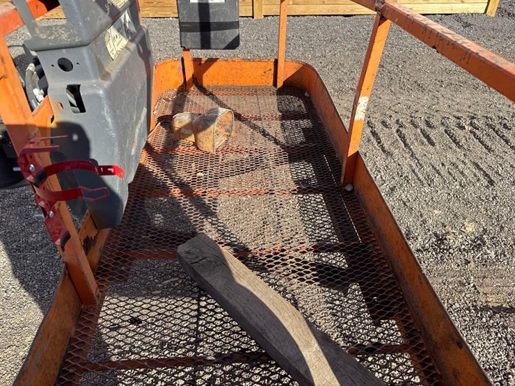 2014-jlg-4550aj-series-ii-manlift-image-19
