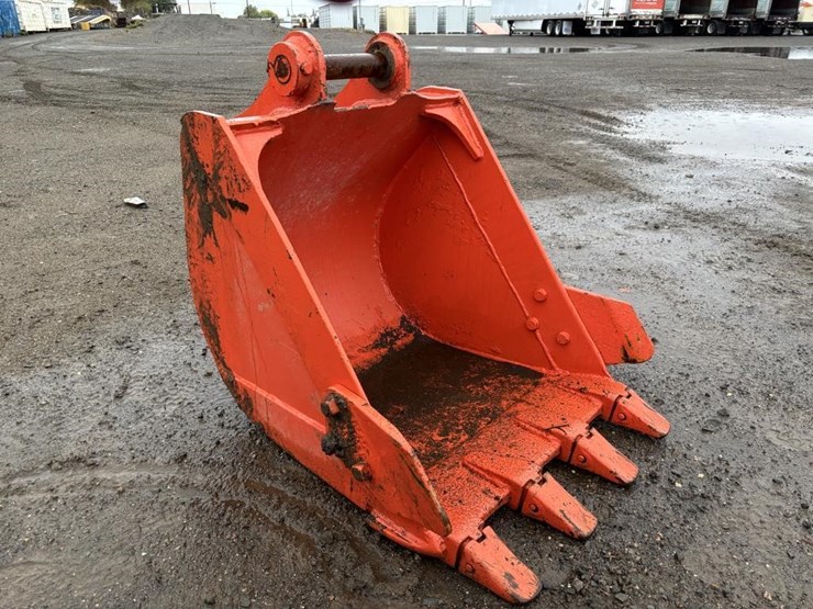 kubota-27"-excavator-bucket-w/teeth-image-2
